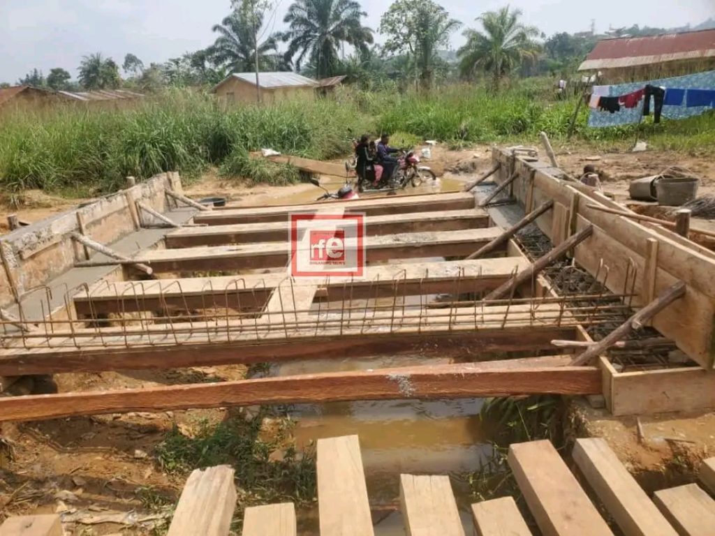 RD Congo : à Manguredjipa,  le chef de secteur des Bapere et ses partenaires ont lancé les travaux de construction du pont Matehihi | RFE1-NEWS