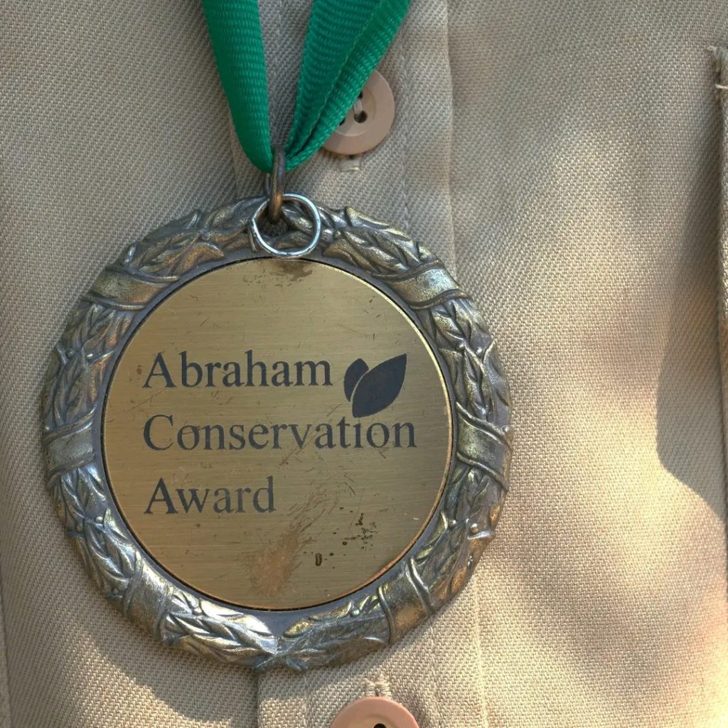 DR Congo : A Ranger, NEPO KIMONYO was awarded by the ALEXANDER ABRAHAM FOUNDATION for his exceptional courage in the defense of the Maiko National Park